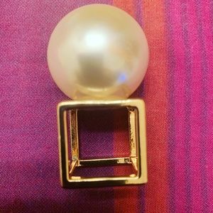 Oversized pearl ring